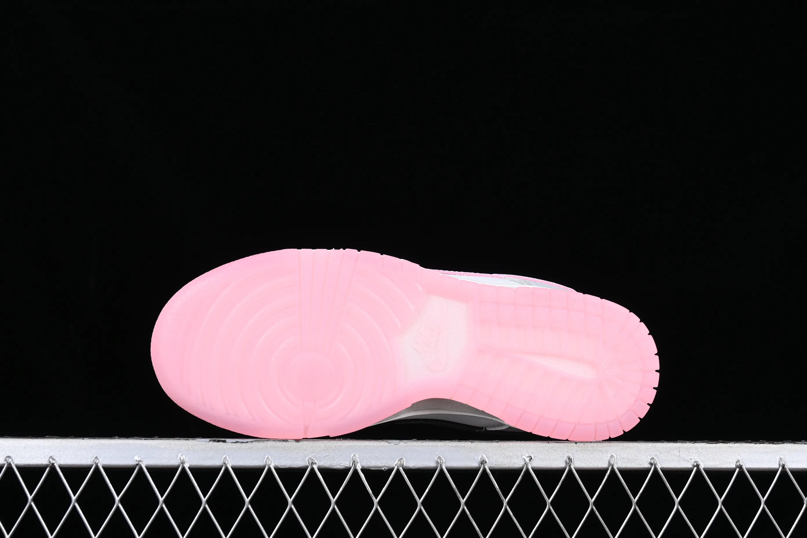 All Categories Nk SB Dunk Series Nk SB Dunk Low Low-top sneakers Cost-effective version Nk SB Dunk Low "520" Valentine's Day limited SB low-top sports and leisure sneakers FN3451-161